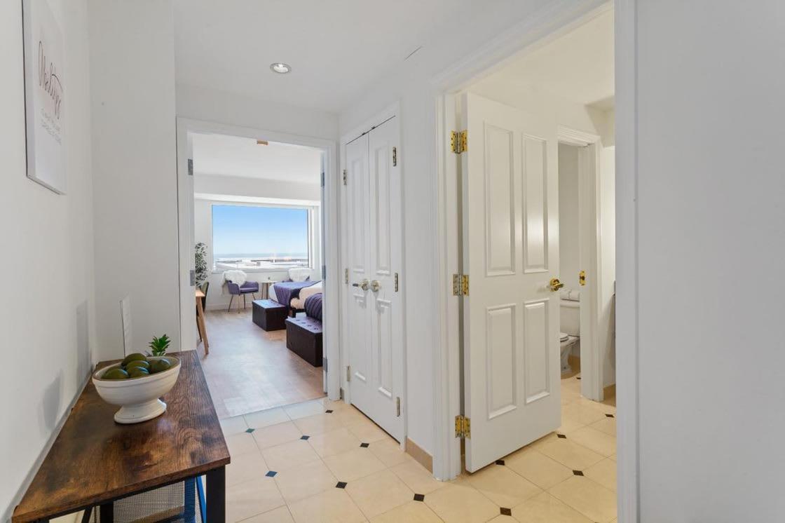 Apartment Beachfront Double Queen - Cozysuites *