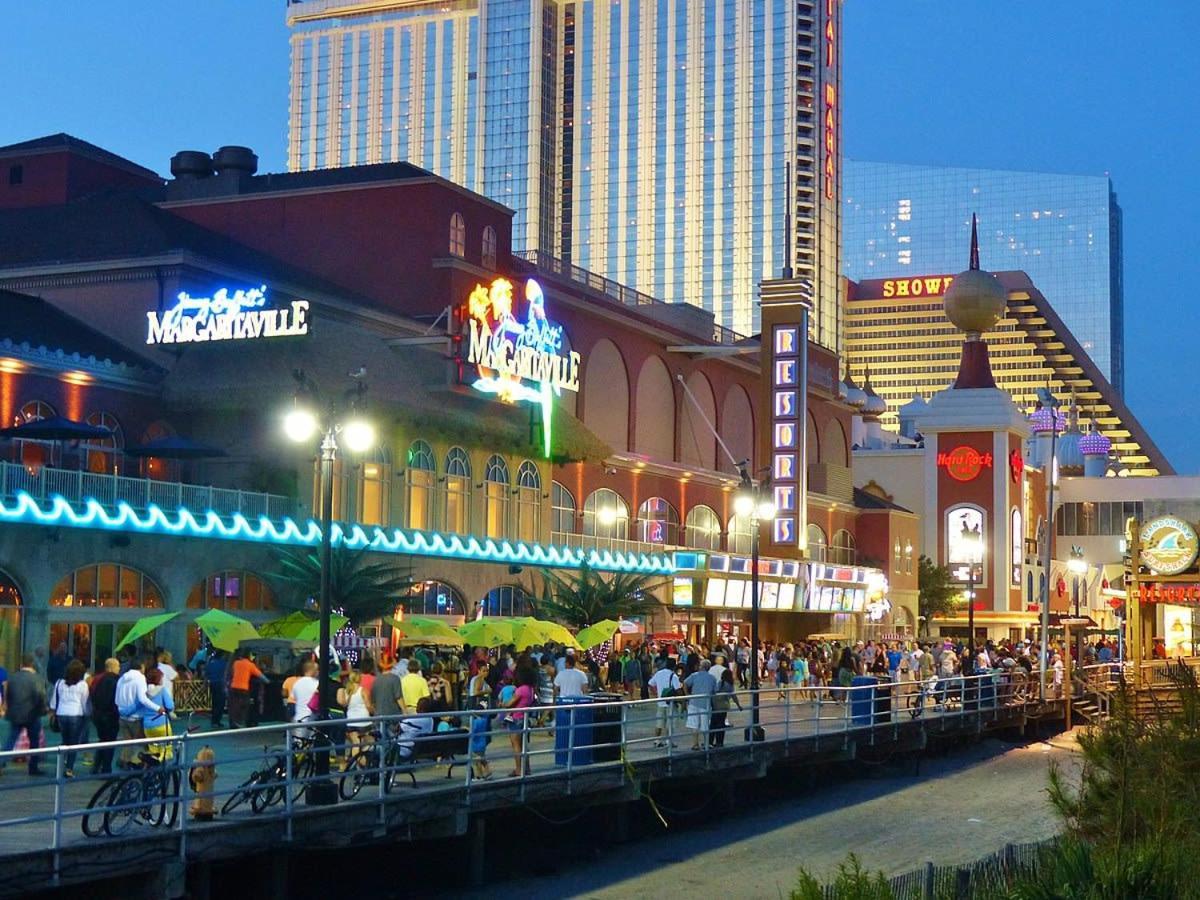 Beachfront Double Queen - Cozysuites * Atlantic City