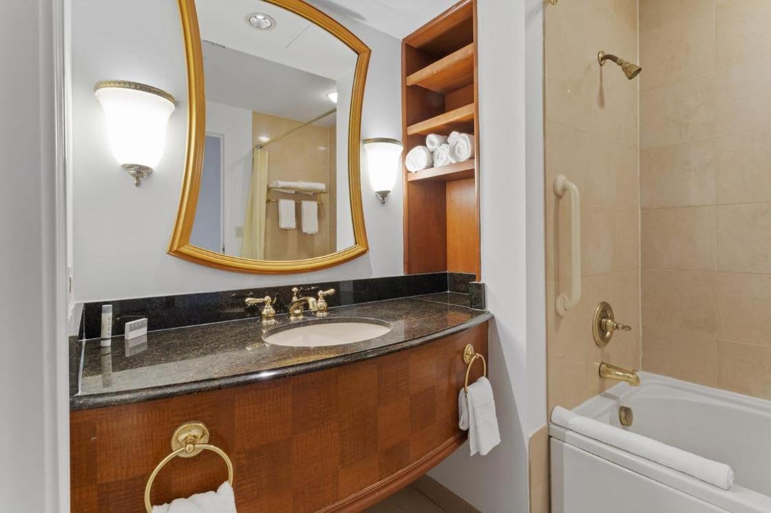 Beachfront Double Queen - Cozysuites
