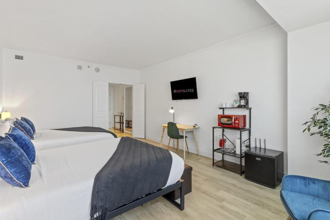Beachfront Double Queen - Cozysuites