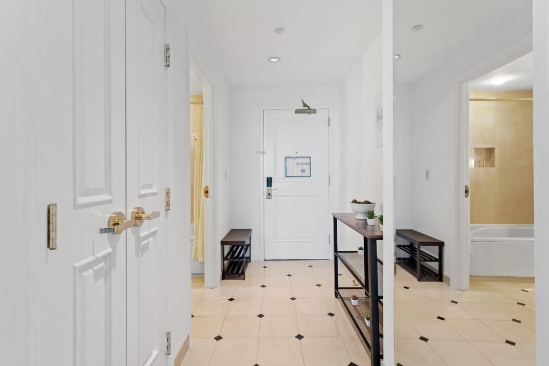 Apartment Beachfront Double Queen - Cozysuites